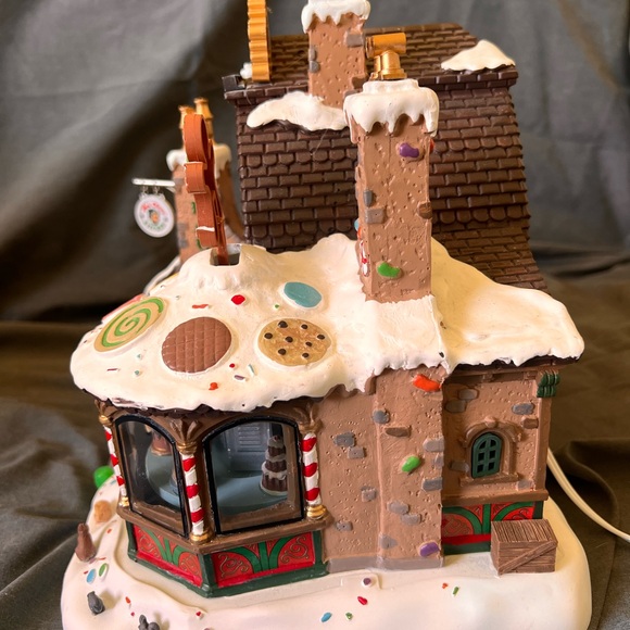 Lemax Mrs. Claus' Kitchen Christmas Village - Picture 6 of 6